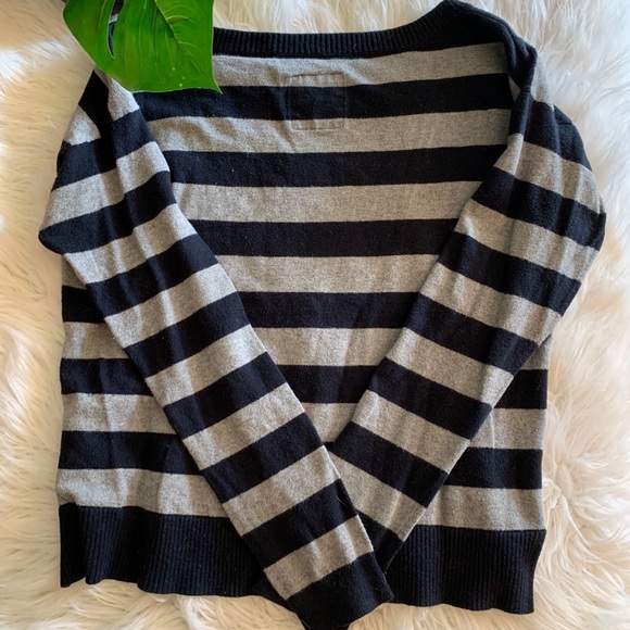 NWOT Hollister Sweater - Picture 8 of 8